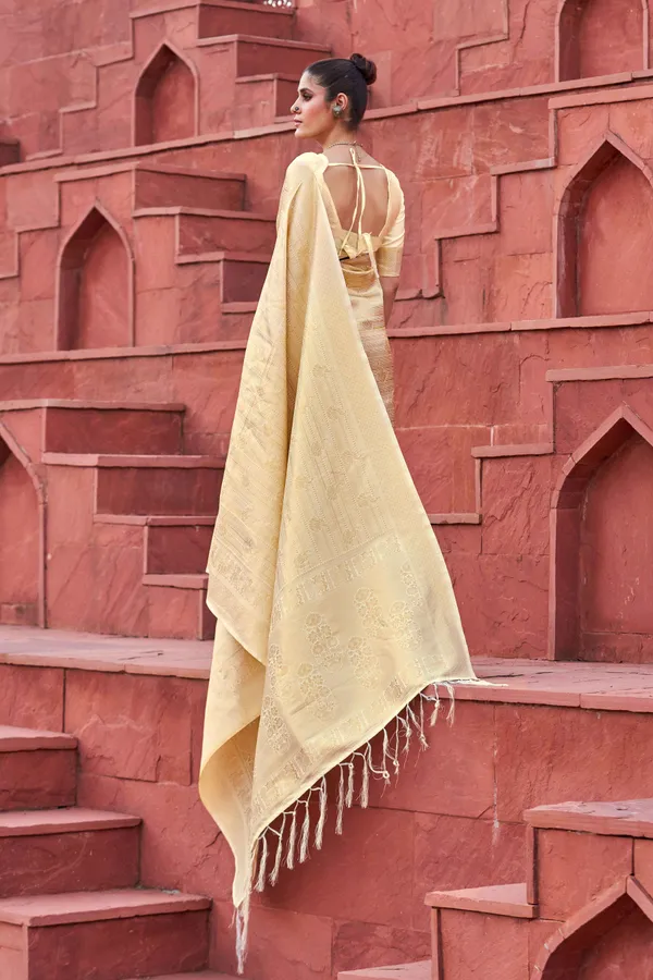 White_Silk_Sarees_With_Blouse_Piece_For_Women