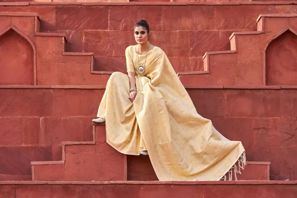 White_Silk_Sarees_With_Blouse_Piece_For_Women