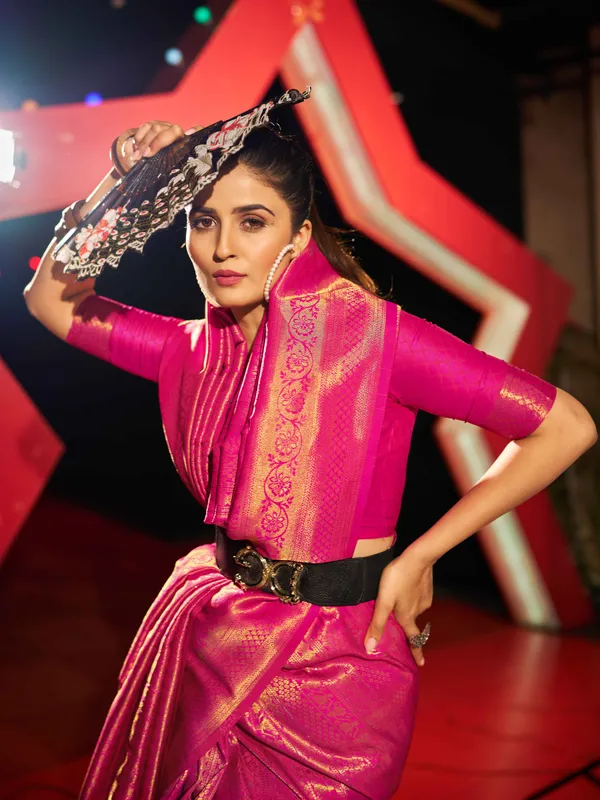Pink_Silk_Sarees_With_Blouse_Piece_For_Women
