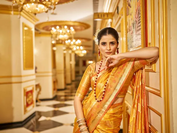 Yellow_Organza_Sarees_With_Blouse_Piece_For_Women
