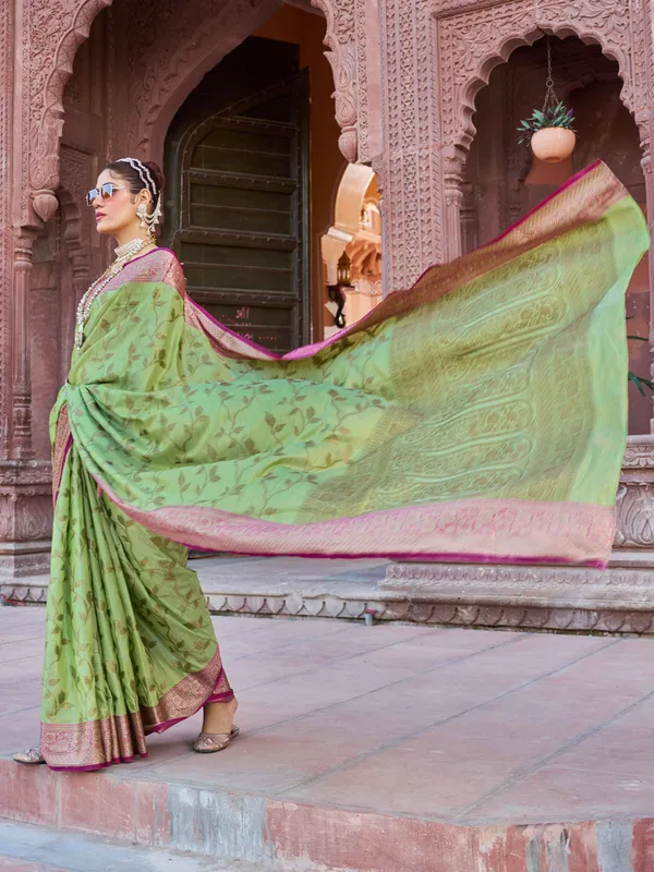 Pista_Cotton_Sarees_With_Blouse_Piece_For_Women