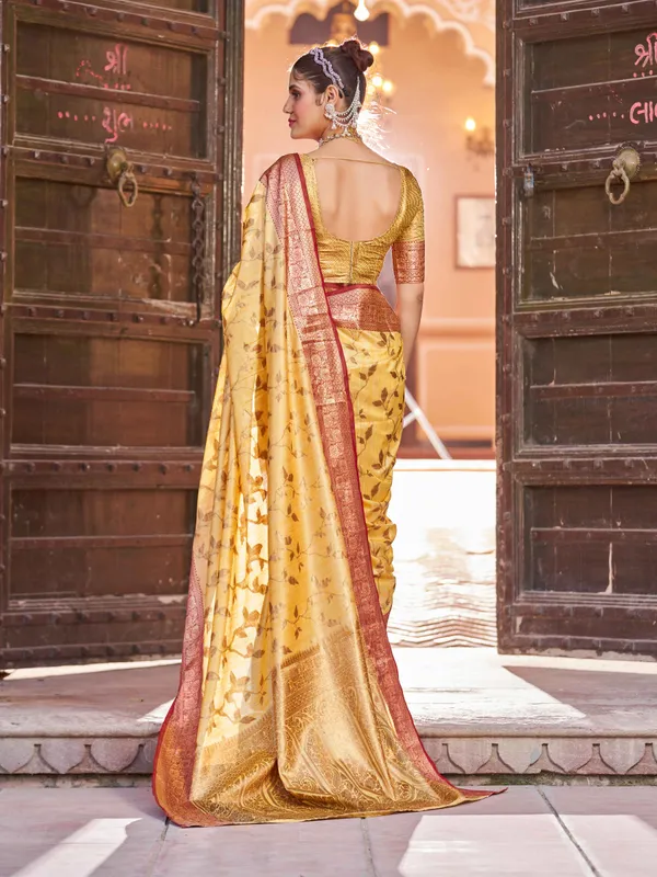 Yellow_Cotton_Sarees_With_Blouse_Piece_For_Women