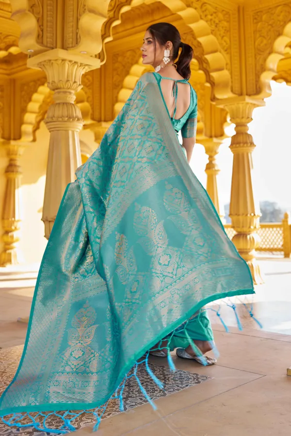 Blue_Silk_Sarees_With_Blouse_Piece_For_Women