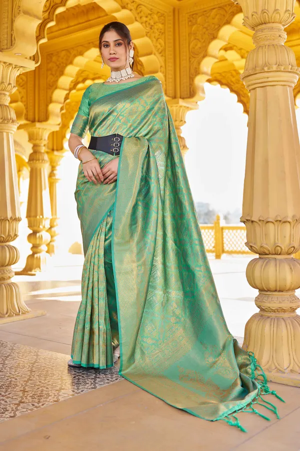 Green_Silk_Sarees_With_Blouse_Piece_For_Women