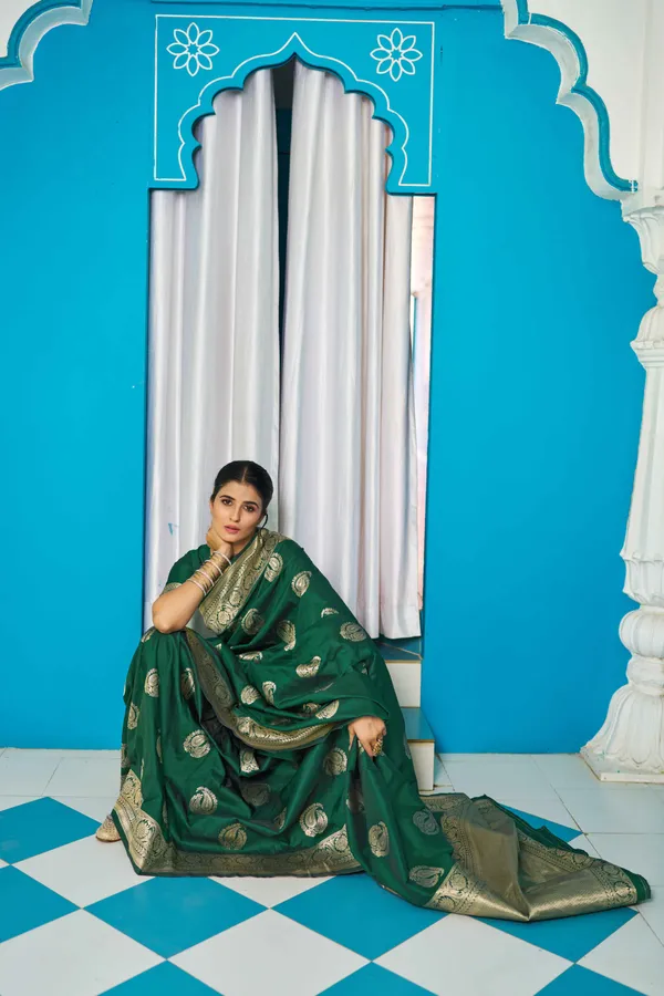 Green_Cotton_Silk_Sarees_With_Blouse_Piece_For_Women