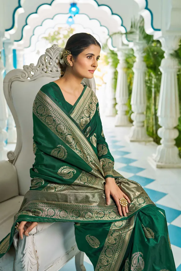 Green_Cotton_Silk_Sarees_With_Blouse_Piece_For_Women