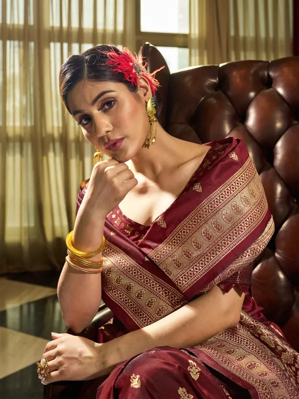 Maroon_Cotton_Silk_Sarees_With_Blouse_Piece_For_Women