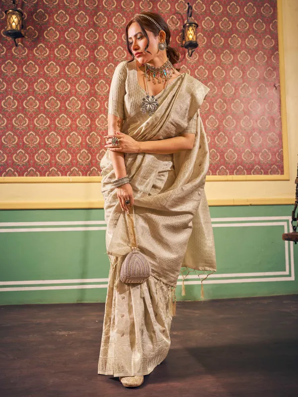 Cream_Silk_Sarees_With_Blouse_Piece_For_Women