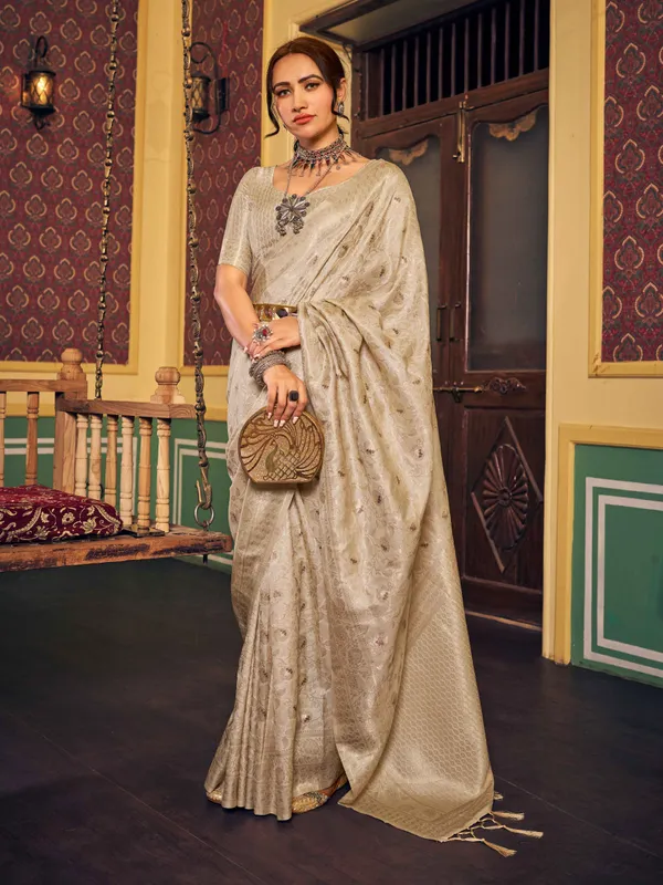 Cream_Silk_Sarees_With_Blouse_Piece_For_Women