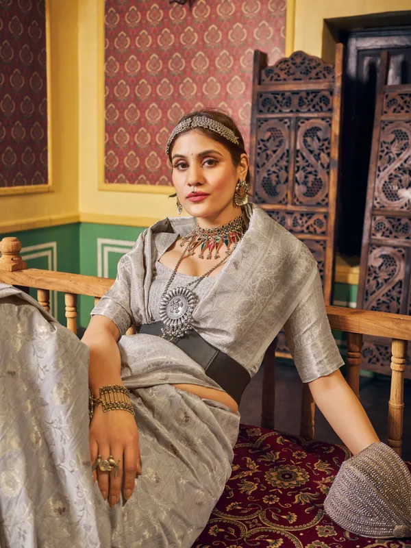 Grey_Silk_Sarees_With_Blouse_Piece_For_Women