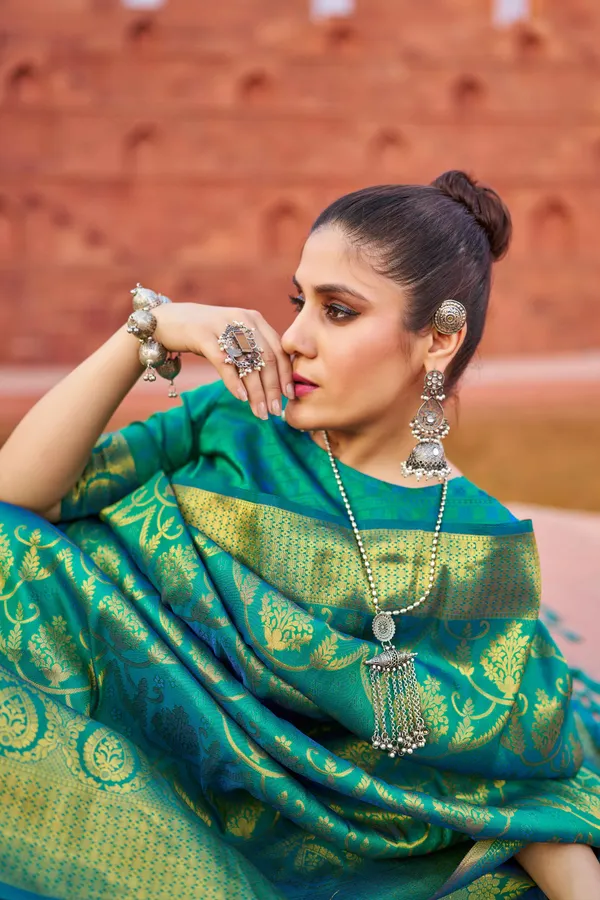 Green_Womens_Silk_Saree_With_Blouse_Piece