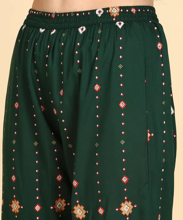 Green_Striped_Sleeveless_Rayon_Kurta_Pant_For_Women