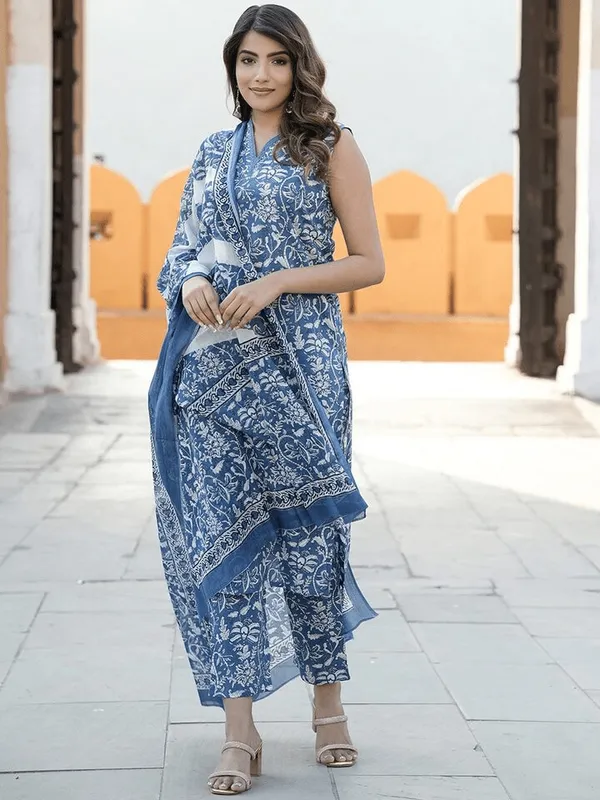 Blue_Floral_Print_Pure_Cotton_Sleeveless_Kurti_Pant_Dupatta_Set_For_Women