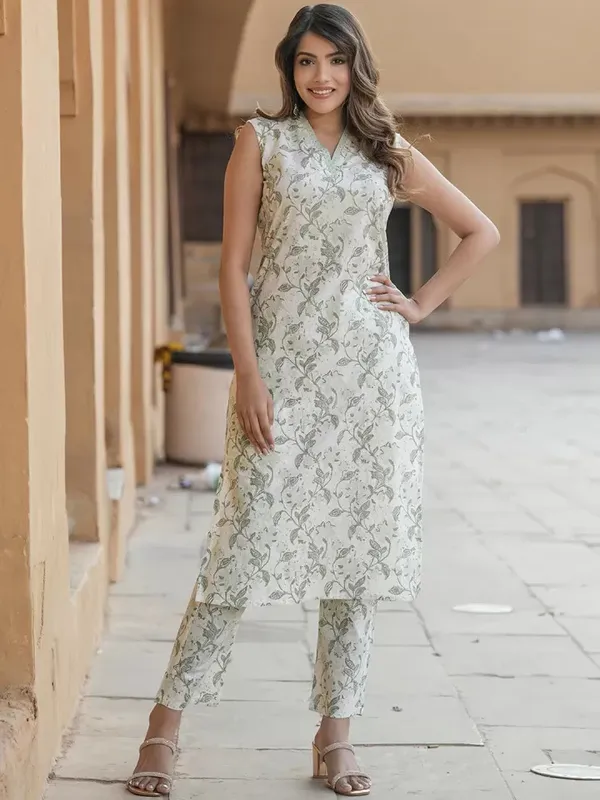 Green_Printed_Pure_Cotton_Sleeveless_Kurta_Pant_Set_For_Women