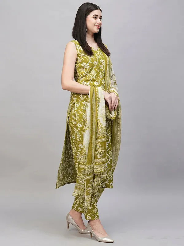 Green_Sleeveless_Floral_Print_Pure_Cotton_Kurti_Pant_Dupatta_Set_For_Women