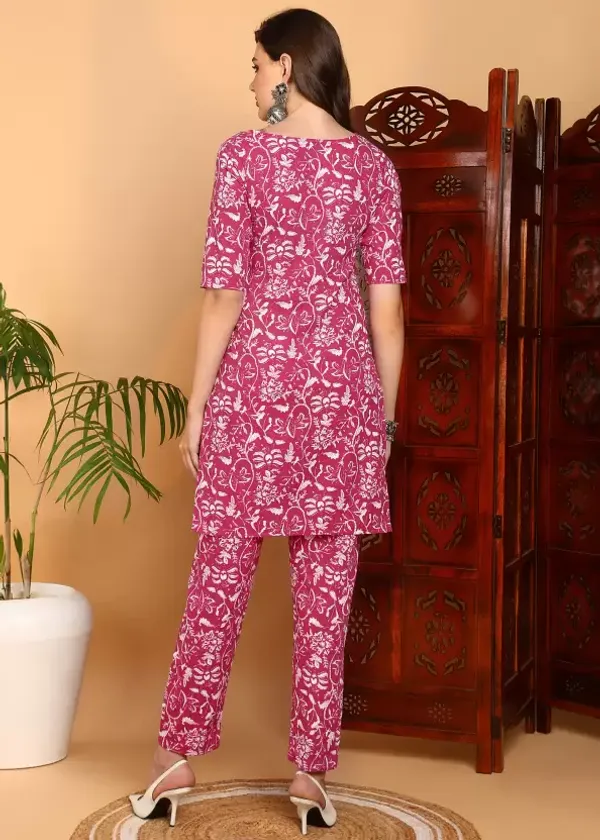 Pink_Casual_Wear_Women_Cotton_Kurta_Pant_Set_With_Dupatta