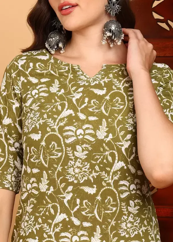 Green_Casual_Wear_Women_Cotton_Kurta_Pant_Set_With_Dupatta