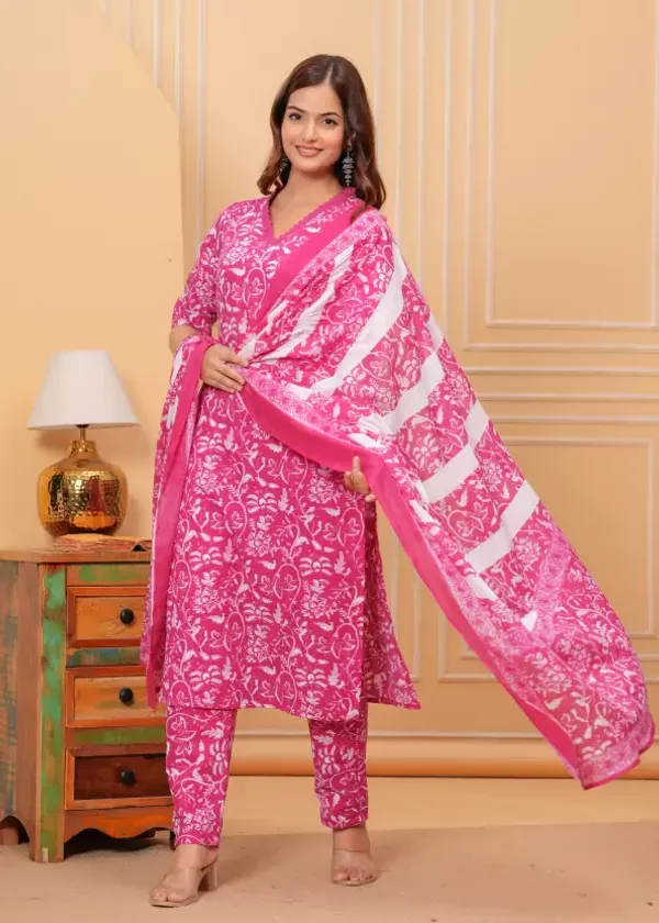 Pink_Casual_Wear_Women_Cotton_Kurta_Pant_Set_With_Dupatta
