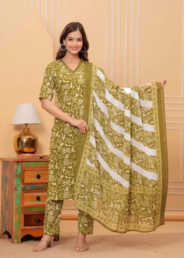 Green_Casual_Wear_Women_Cotton_Kurta_Pant_Set_With_Dupatta