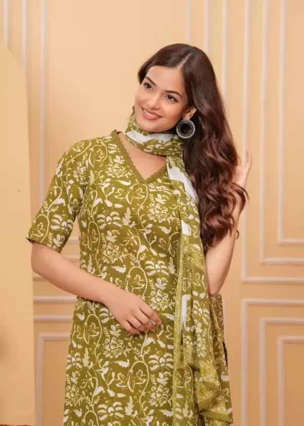 Green_Casual_Wear_Women_Cotton_Kurta_Pant_Set_With_Dupatta