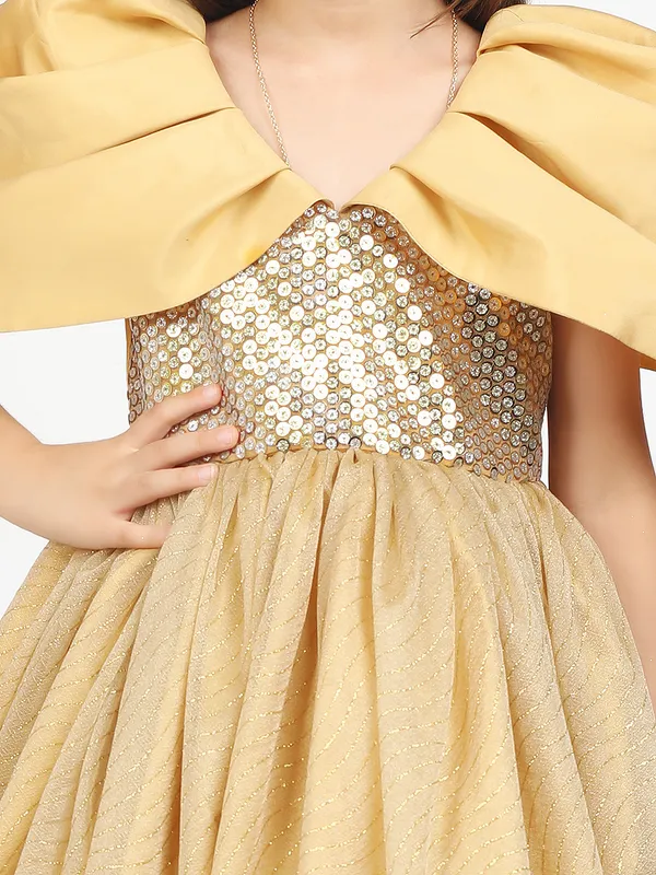 Jelly_Jones__Golden_Puff_sleeve_Gown