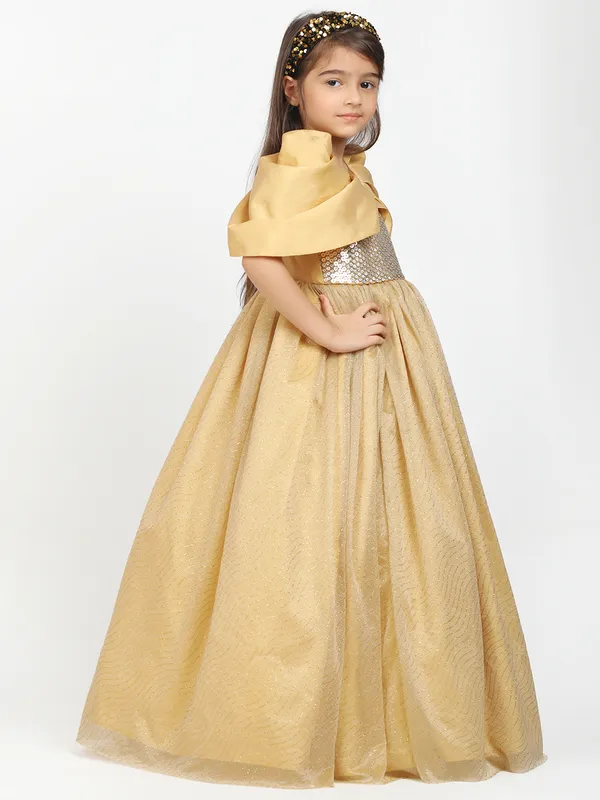 Jelly_Jones__Golden_Puff_sleeve_Gown