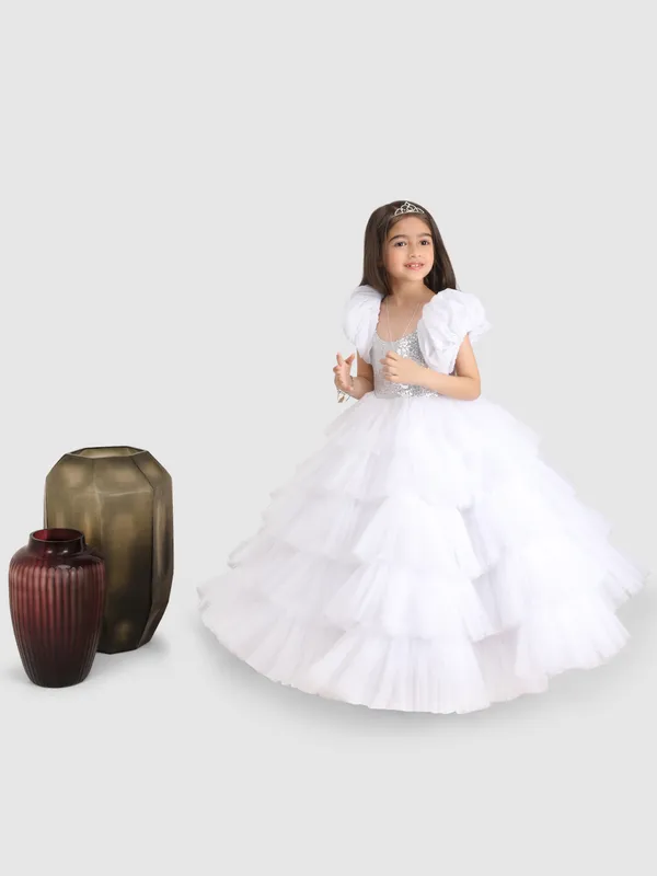 Jelly_Jones_White_Flared_Gown_with_sequence_embellishment