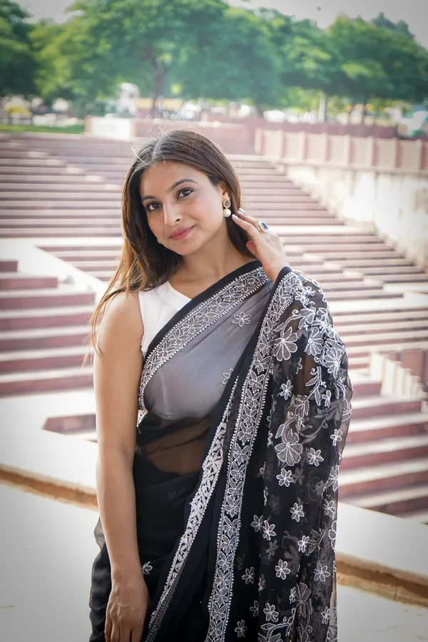 Niraloka_Hand_Embroidered_Black_Georgette_Lucknowi_Chikankari_Saree_With_Blouse_NF5002