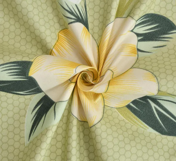 Green_Floral__Cotton_Queen_Size_Floral_Printed_Double_Bedsheet_With-Two_Pillow_Covers(60"x78")