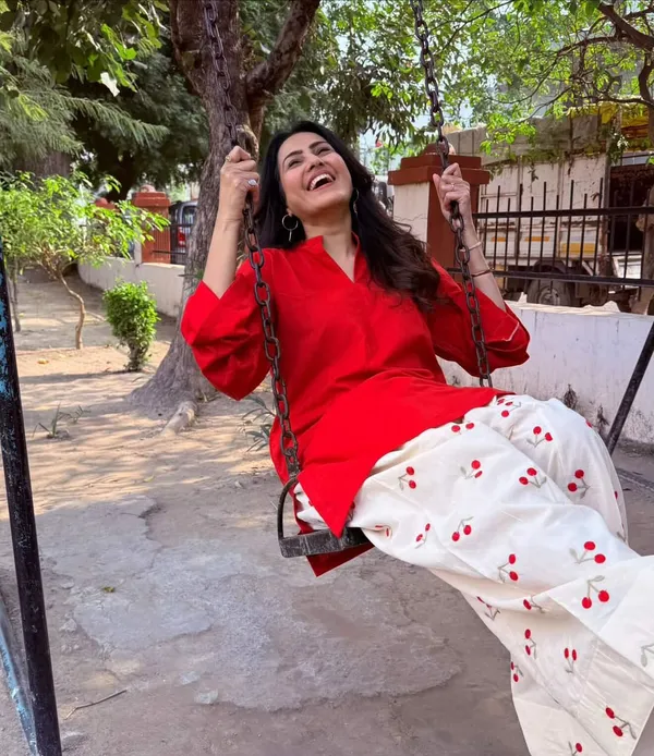 Redwood_Elegance_Cotton_Kurta_Set_with_Heart_Print_Pants