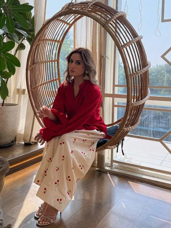 Redwood_Elegance_Cotton_Kurta_Set_with_Heart_Print_Pants