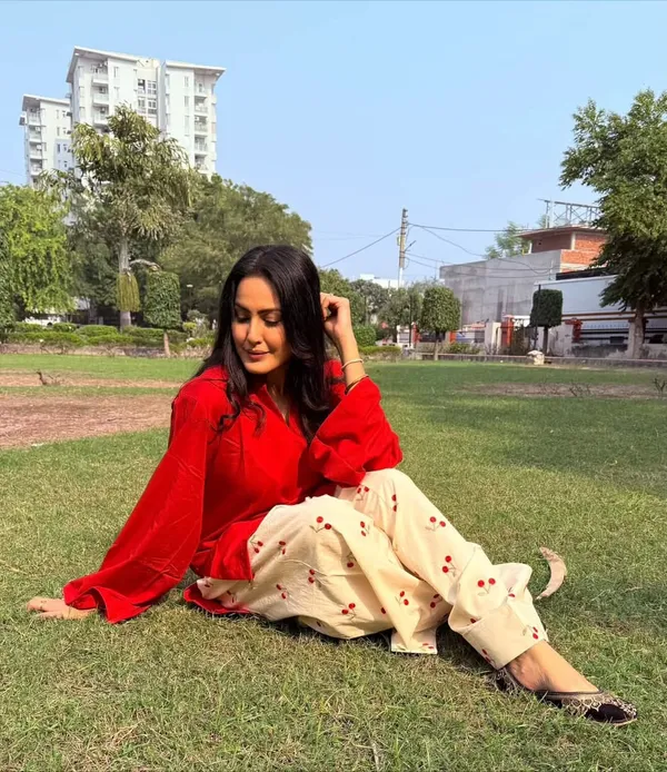 Redwood_Elegance_Cotton_Kurta_Set_with_Heart_Print_Pants