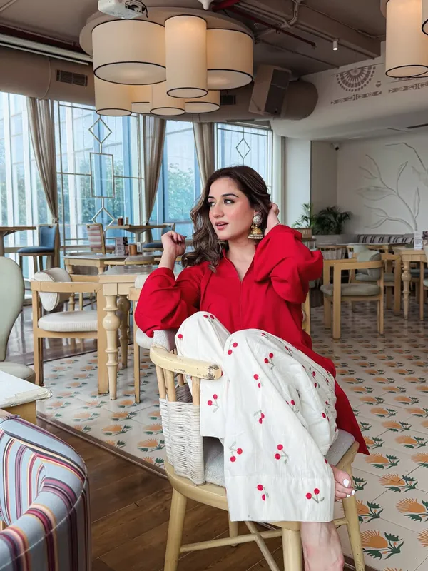 Redwood_Elegance_Cotton_Kurta_Set_with_Heart_Print_Pants