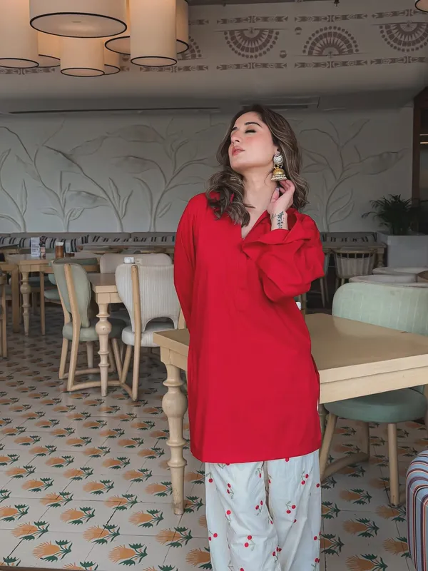 Redwood_Elegance_Cotton_Kurta_Set_with_Heart_Print_Pants