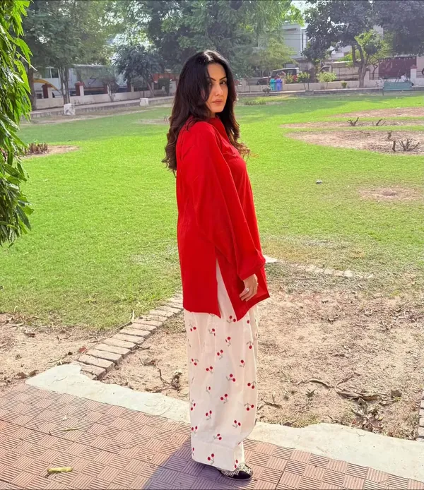 Redwood_Elegance_Cotton_Kurta_Set_with_Heart_Print_Pants