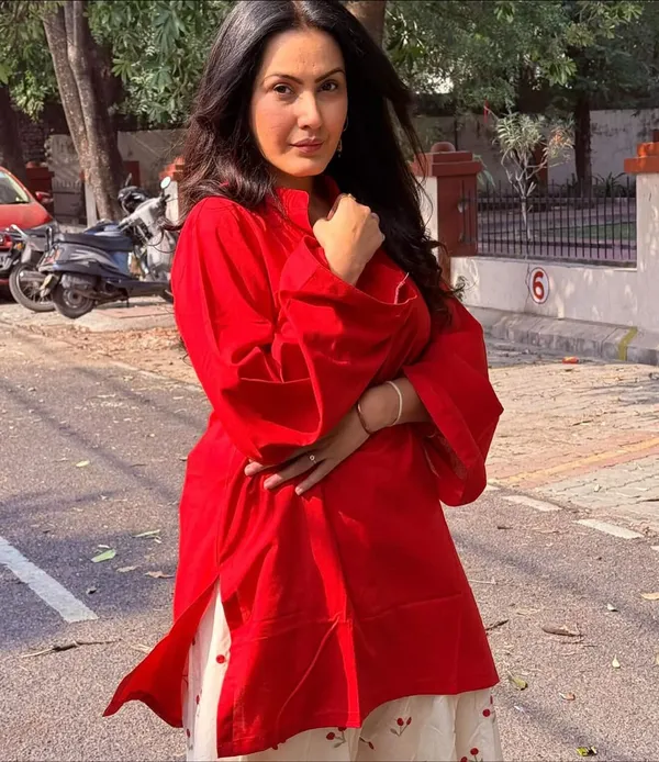 Redwood_Elegance_Cotton_Kurta_Set_with_Heart_Print_Pants
