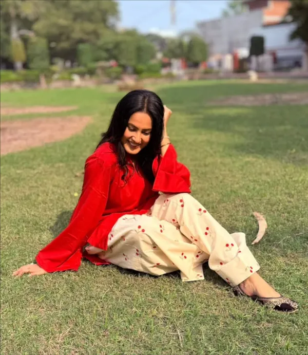Redwood_Elegance_Cotton_Kurta_Set_with_Heart_Print_Pants
