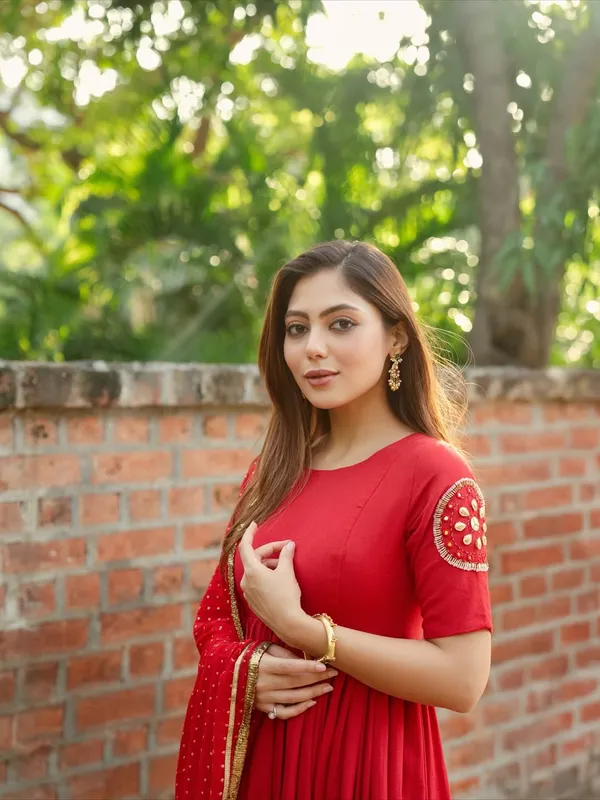 Ruhani_Red_Embroidered_Anarkali_Set