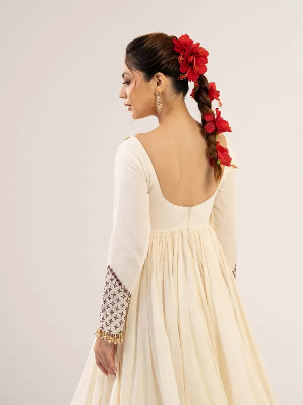 Safed_Noor_Ivory_Anarkali_Set