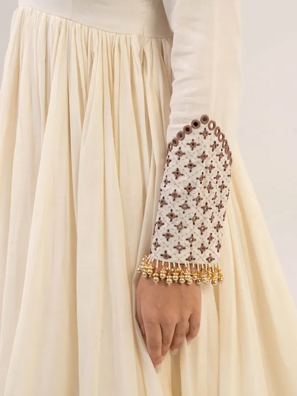 Safed_Noor_Ivory_Anarkali_Set