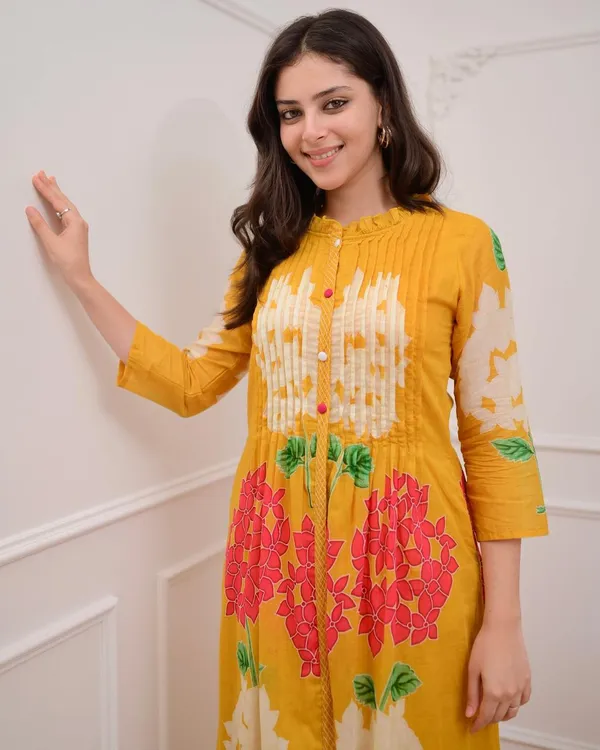 Floral_Charm_Yellow_Kurta_Set