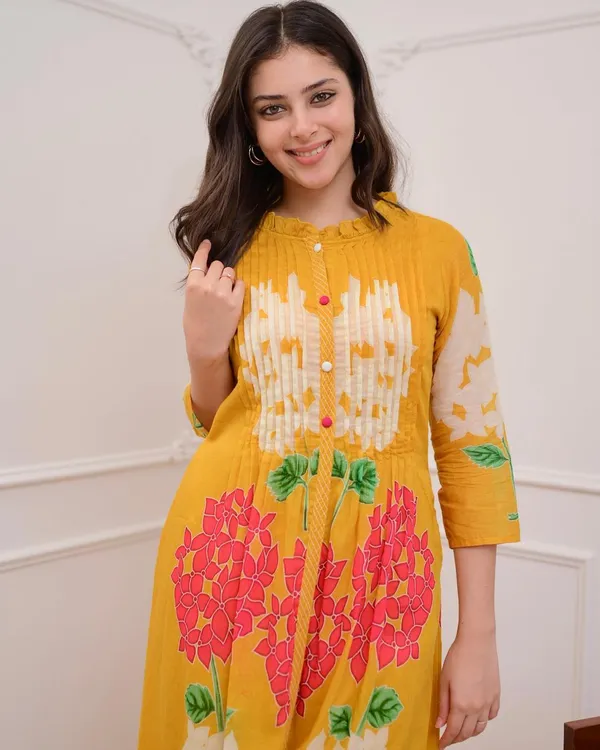 Floral_Charm_Yellow_Kurta_Set