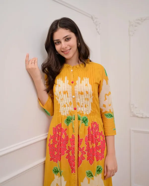 Floral_Charm_Yellow_Kurta_Set