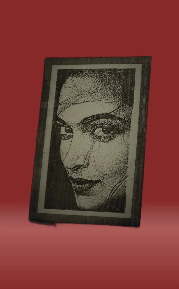 Deepika_Padukone_Green_Wood_Engraved_Wall_Frame_|_For_Wall_Decoration
