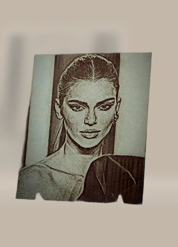 Kendall_Jenner_Green_Wood_Engraved_Wall_Frame_|_For_Wall_Decoration