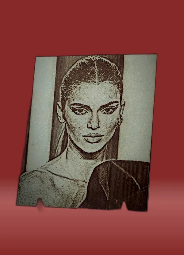 Kendall_Jenner_Green_Wood_Engraved_Wall_Frame_|_For_Wall_Decoration