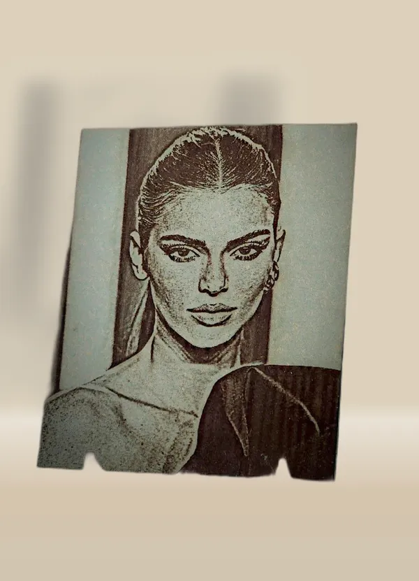 Kendall_Jenner_Green_Wood_Engraved_Wall_Frame_|_For_Wall_Decoration