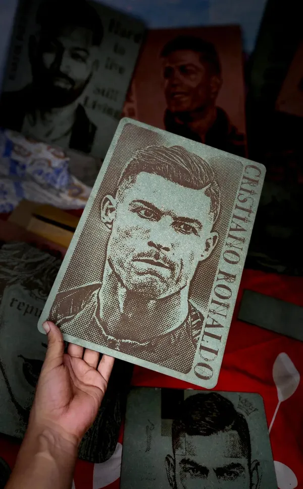 Ronaldo_Green_Wood_Engraved_Wall_Frame_|_For_Wall_Decoration