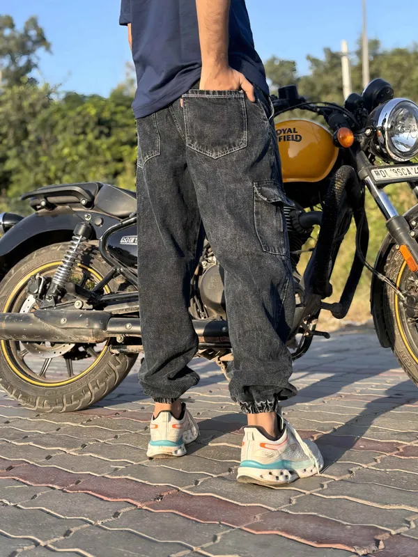 BLACK_LOOSE_FIT_PURE_COTTON_JOGGER_FIT_JEANS_FOR_MEN.