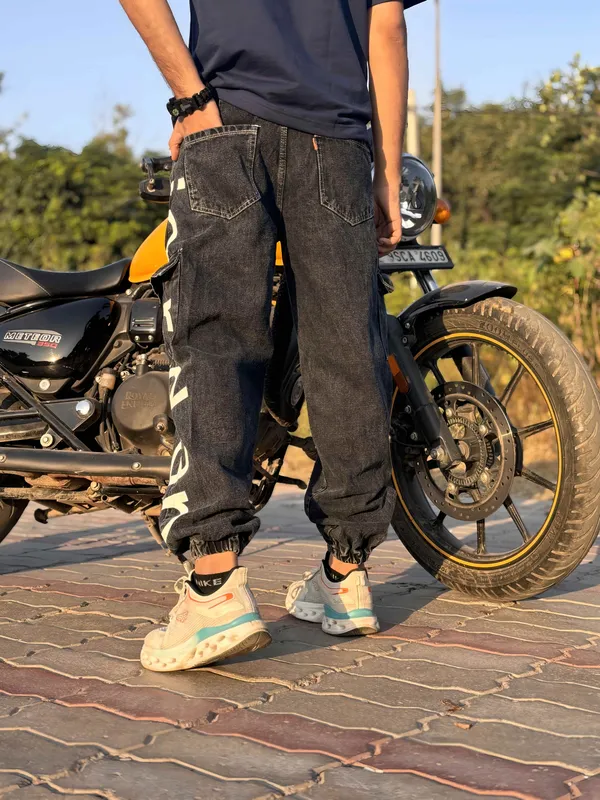 JORDAN_BLACK_LOOSE_FIT_PURE_COTTON_JOGGER_FIT_JEANS_FOR_MEN.